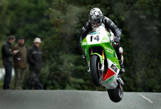 4) Dan Kneen riding for Mistral Classic Racing (image curtesy of Ian Harrison)