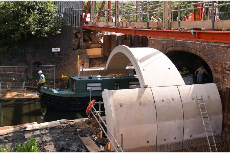 1) Disruption to traffic on the canal was minimal. Walls of the Matière bridge were craned into position with only limited need for over canal working