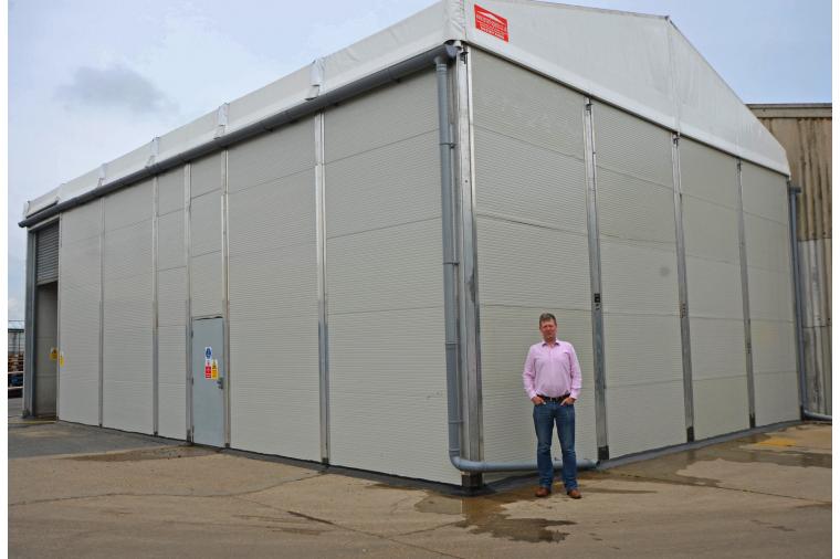 1) The Smart Space temporary building is modular with an aluminium frame and solid insulated wall panels together with double skin air-insulated PVC roof