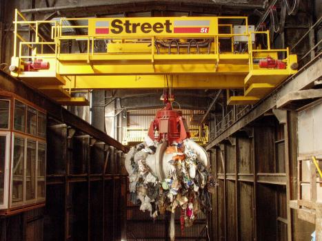 36) Waste - Street crane with waste grab