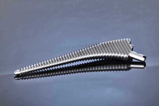 2) Hot isostatic pressing medical implants reduces porosity and improves durability